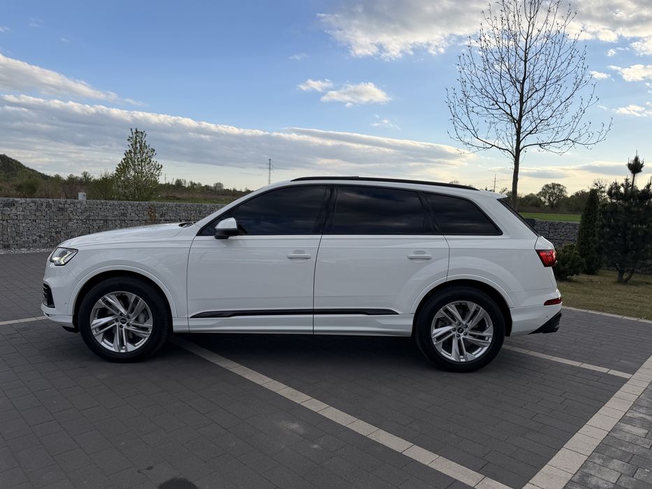 Продам Audi Q7 2021p