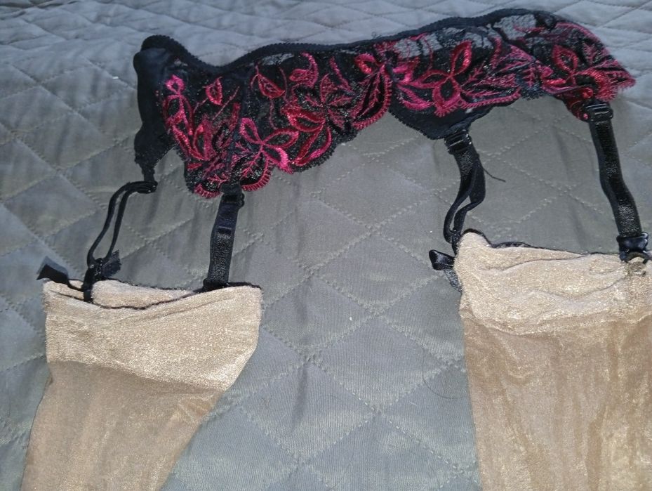 Элегантный пояс для чулок с вышивкой, чулки в комплекте, М