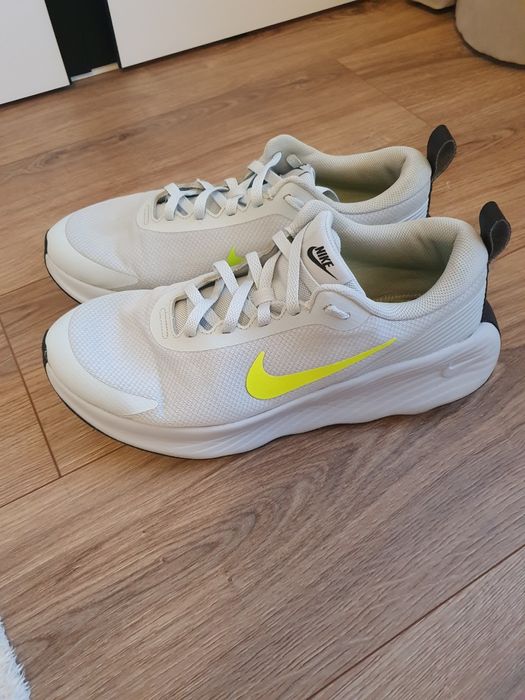 Крoсівки NIKE в гарному стані