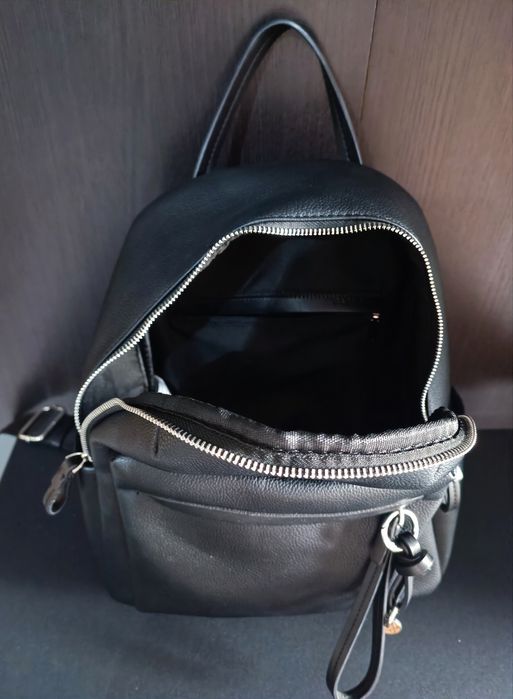 Mochila preta da Parfois