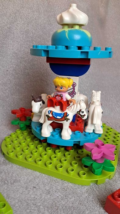 LEGO DUPLO 10841 Wesołe miasteczko + 6 figurek + karuzela