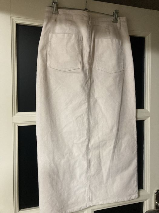 Довга вельветова спідниця.