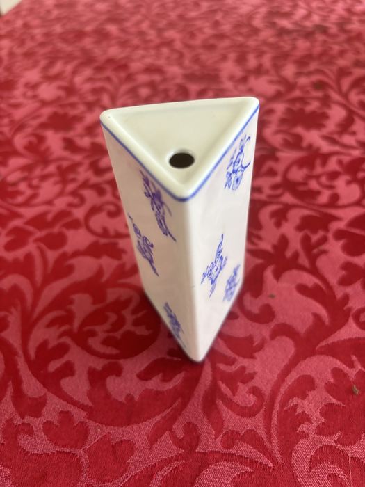 Paliteiro triangular em porcelana da ElectroCerâmica do Candal