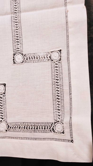 Atoalhados em linho com bordados á mão