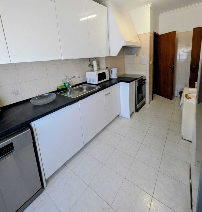 Apartamento T3 com arrecadação e garagem em S. Carlos