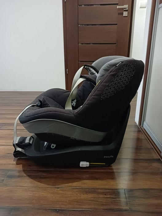 Fotelik samochodowy 9-18kg,  bezwypadkowy Maxi Cosi z bazą