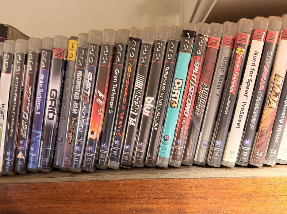 PlayStation 3+Volante c/pedais+31 jogos