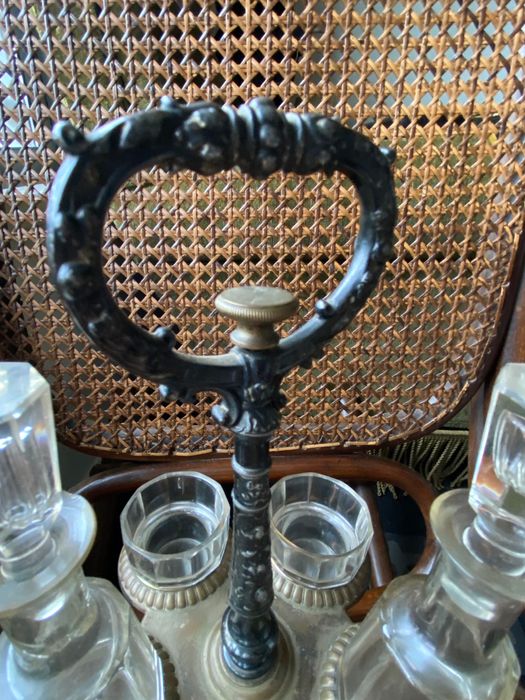 Licoreira Galheteiro Casquinha Prata Cristal Campainha incrível 31 cm