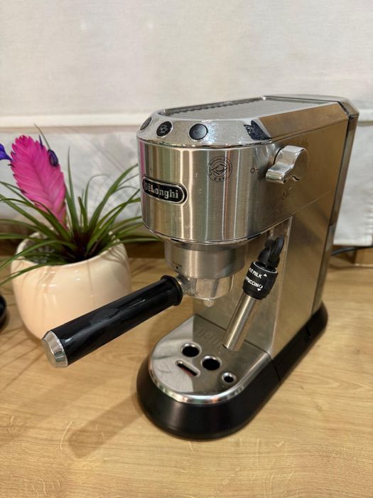 Ekspres DELONGHI Dedica Style EC685.M