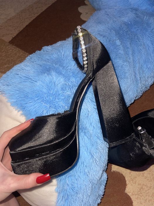 Туфлі Bratz в стилі Versace