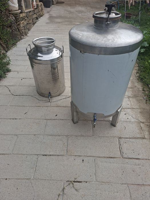 2  Cubas   Como Novas Grande  100 Litros   Pequena  50 Litros
