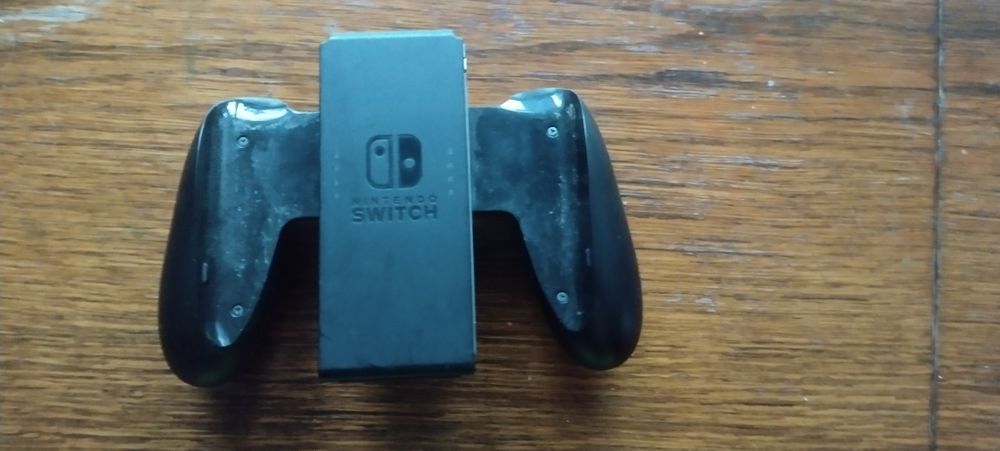 Sprzedam Nintendo Switch Oled z grą i etui.