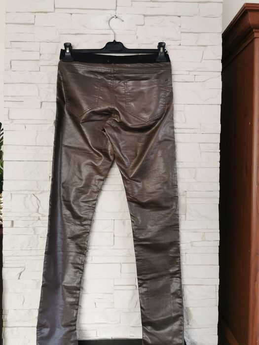 Leginsy damskie z eko skórki