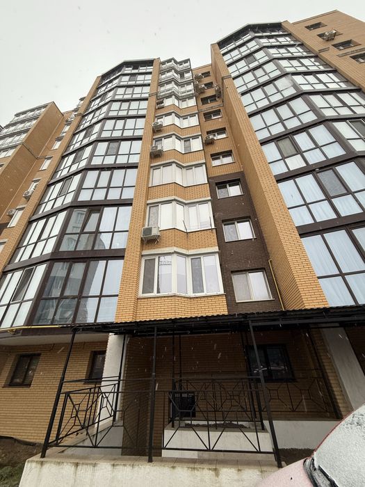 Продаються комерційні приміщення в кришталевому озері