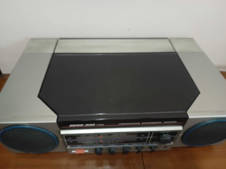 Radzieckie radio z gramofonem Wega 300 stereo z PRL