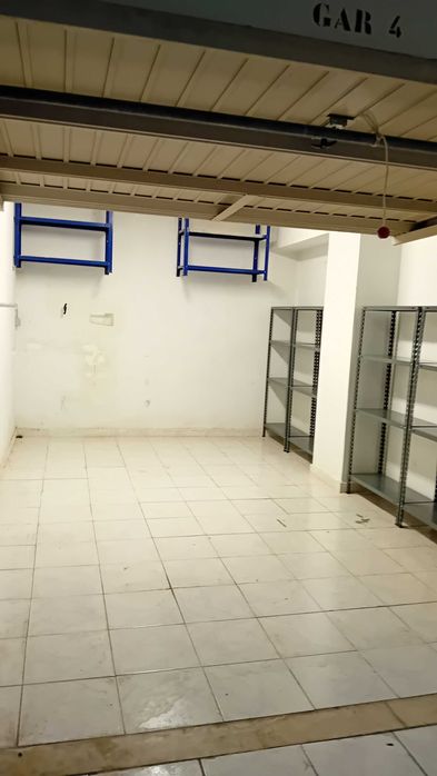 Garagem Box no centro da Cova da Piedade junto ao Museu da Cidade