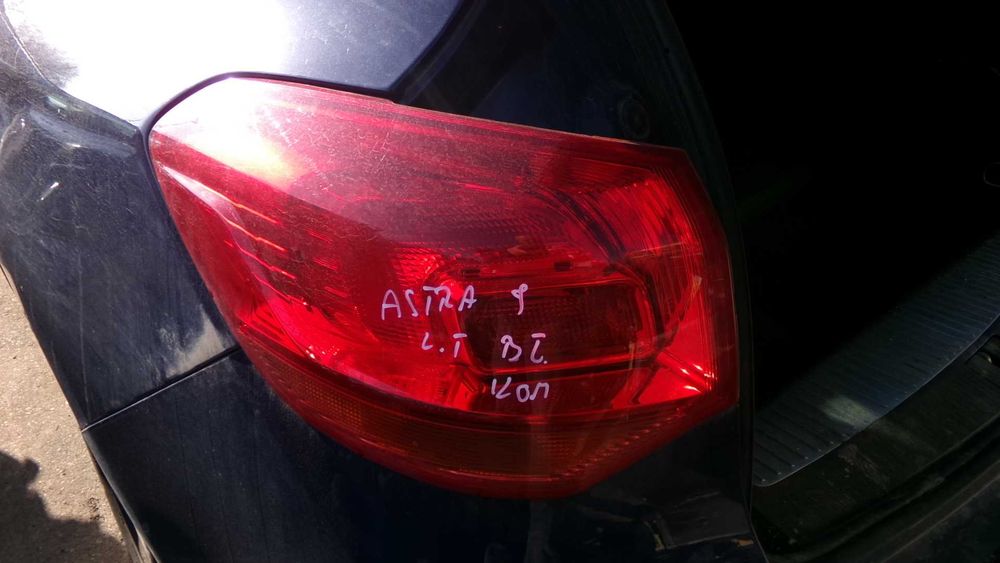 Kwi66 Lampa lewa tylna w błotnik opel astra J kombi Z20Z wysyłka