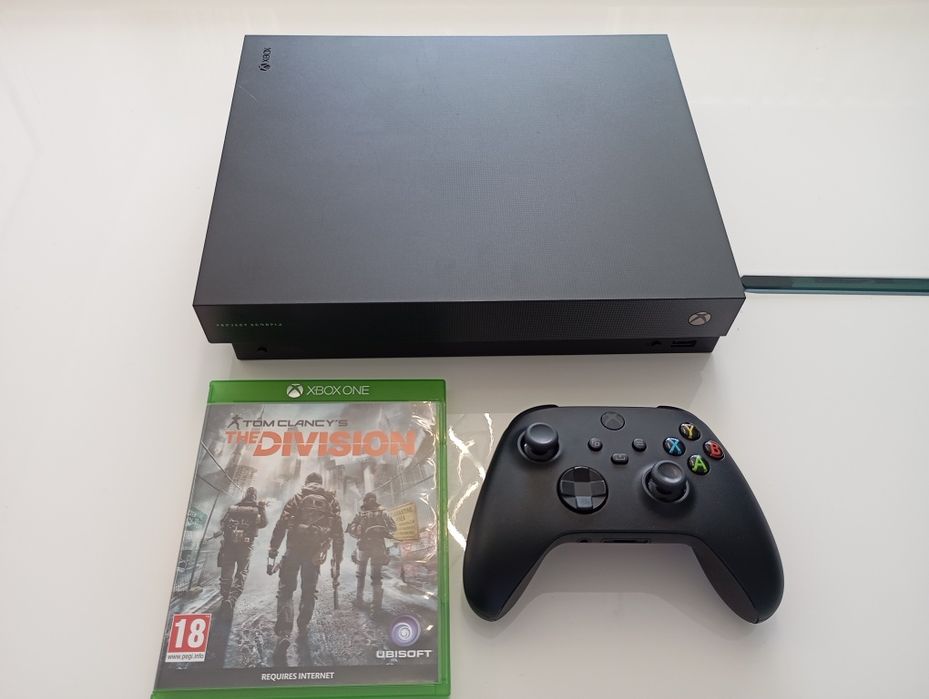 Xbox One X Project Scorpio 1TB c/comando e jogo