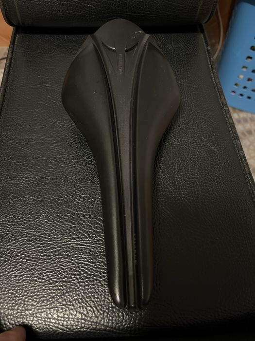 Selim bicicleta marca Fizik Arione R3