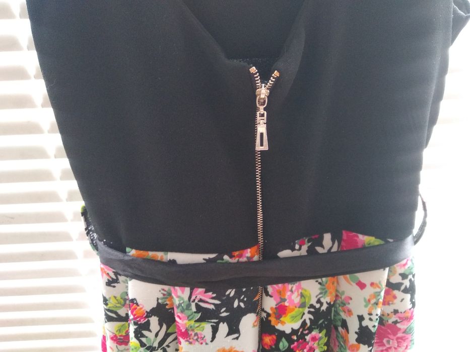 Śliczna sukienka Made in Italy