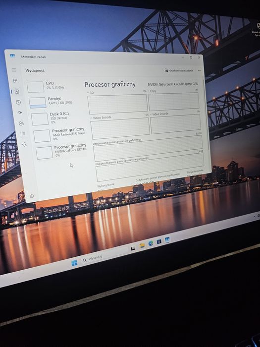 Laptop MSI Bravo 17 C7VE