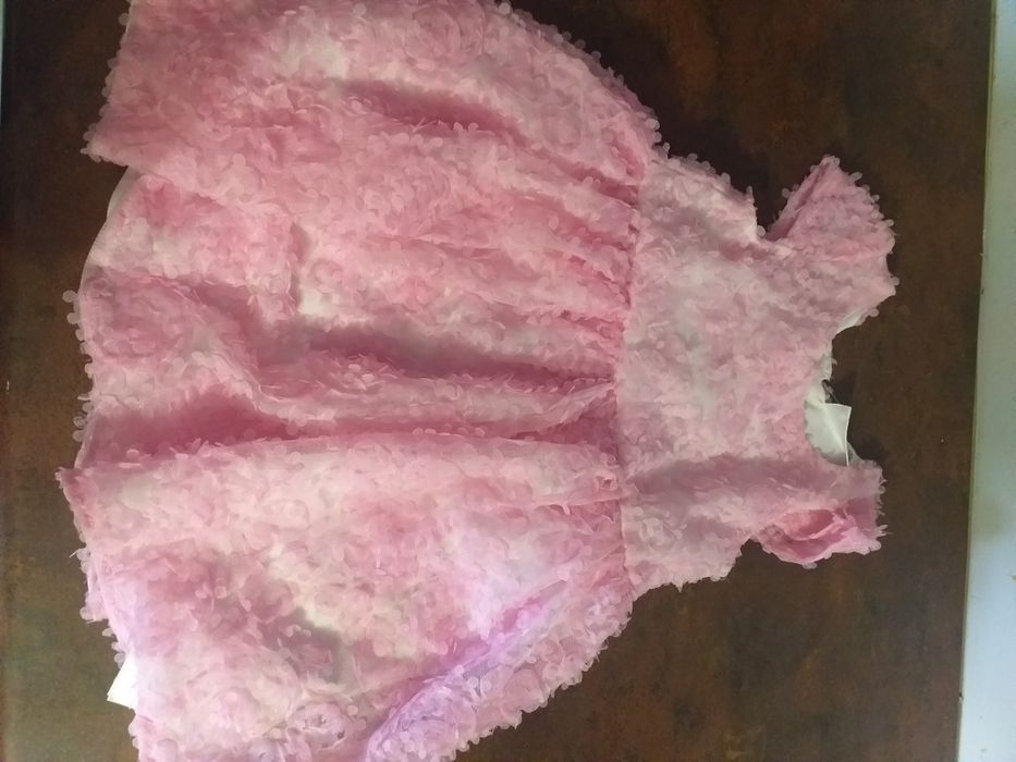 Sukienka w kwiatki dla dziewczynki