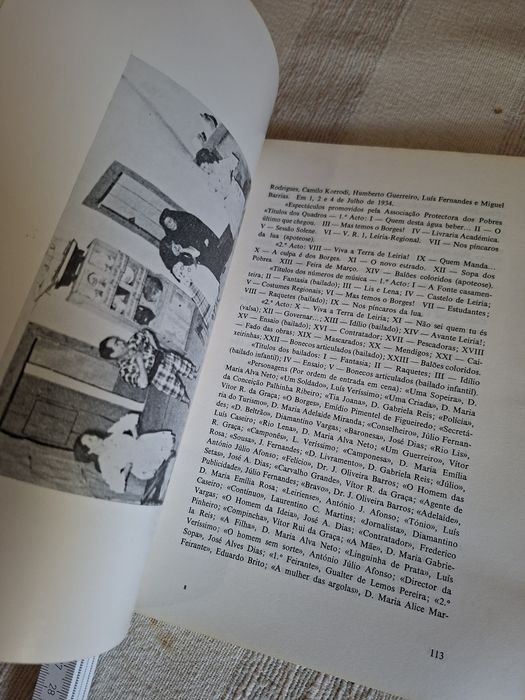 Livro antigo sobre o Teatro Amador em Leiria
