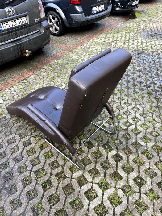 Fotel bujany skórzany szezlong bujanka chromowany