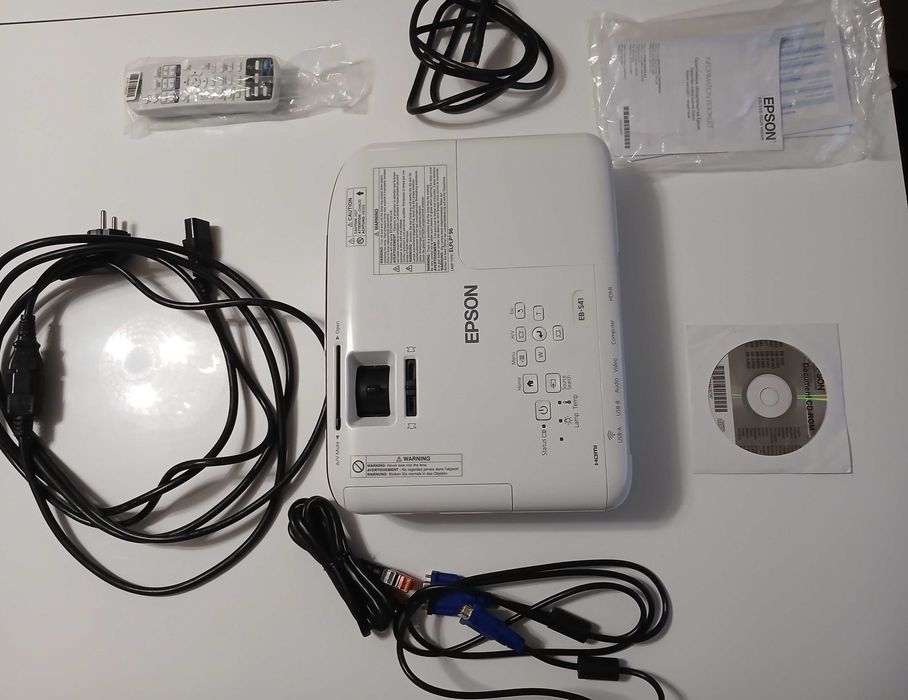 Projektor EPSON EB-S41 NOWY + nieużywane głośniki CREATIVE A60 GRATIS