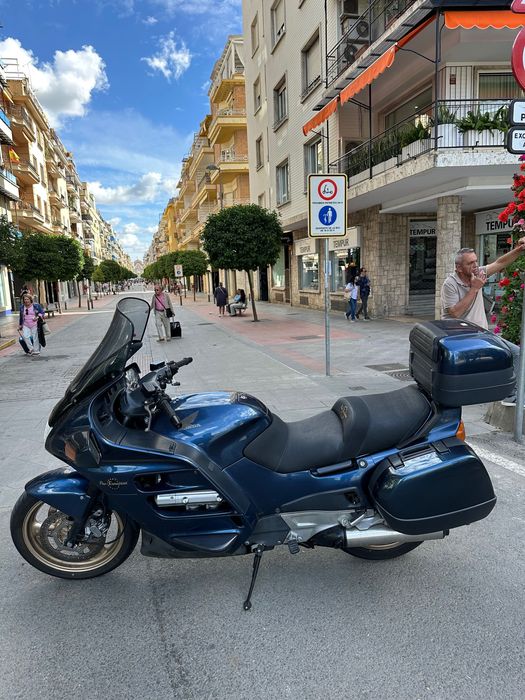 ST 1100 azul, 2002, às peças: malas laterais, carenagem, escapes de origem, rodas, tudo, excepto motor