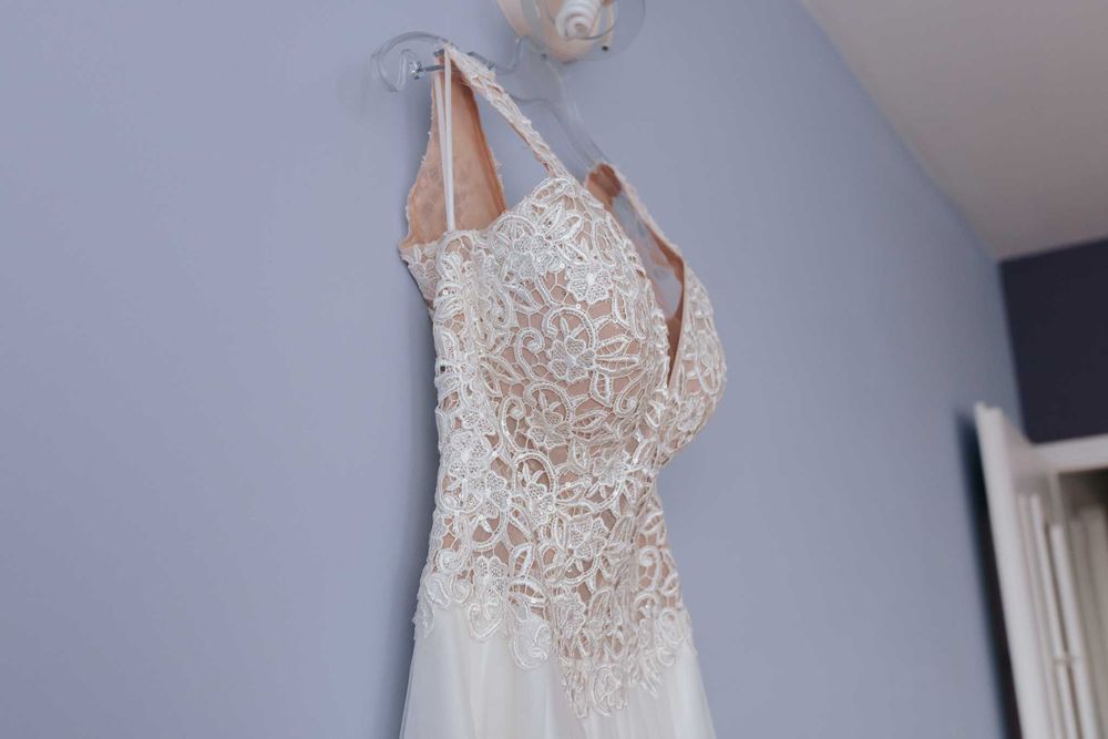 Lekka suknia ślubna BOHO z koronkową górą i zwiewnym dołem – rozmiar38