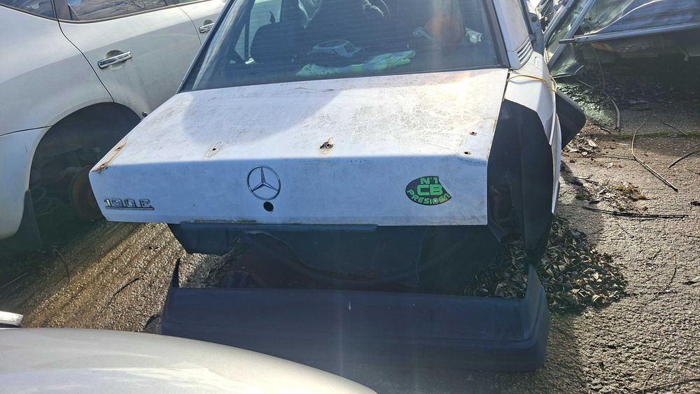 Mercedes 190 na części