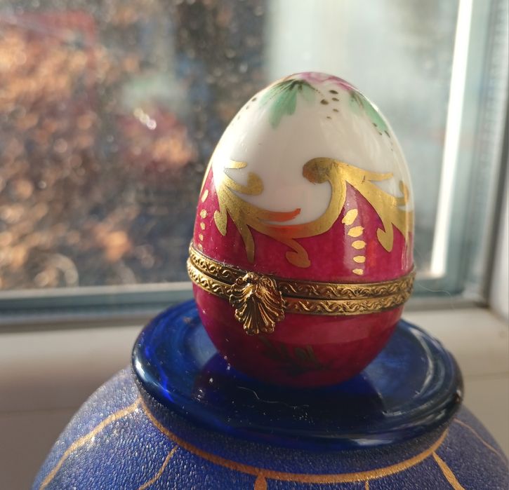Яйцо шкатулка. Фарфор. Лимож