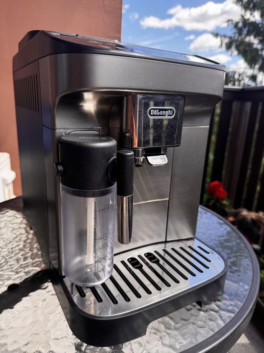 Ekspres DeLonghi Magnifica Evo
