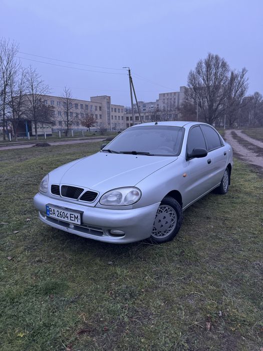 Продам ланос газ/бензин(газ вписаний).По кузову цілий варити,красити не треба.Техніка в гарному стані,мотор робить як часи,ходова збита.Салон в нормальному стані,титани.З документами повний порядок любий вид переоформлення.