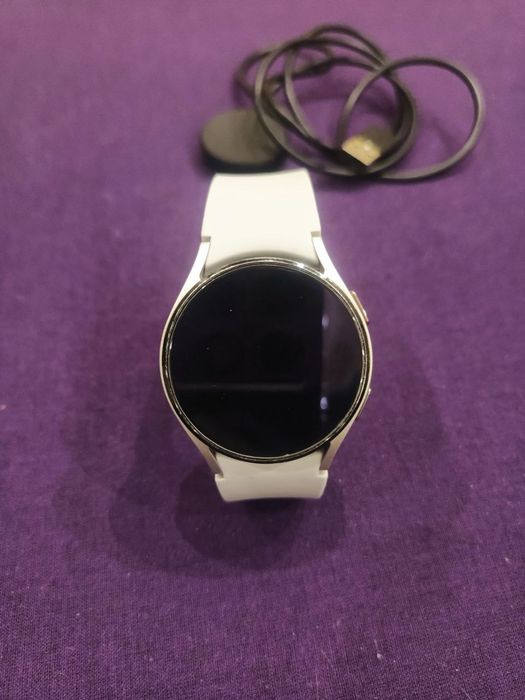Продам Смарт годинник Samsung Galaxy watch 4, White/Silver. Новые!