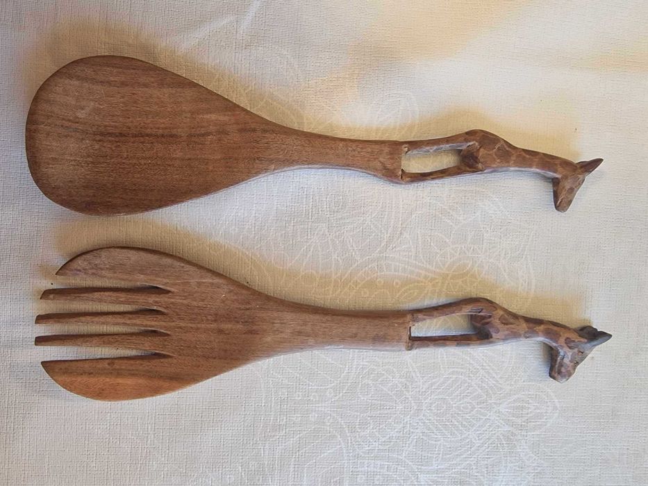 Conjunto de colheres esculpidas à mão