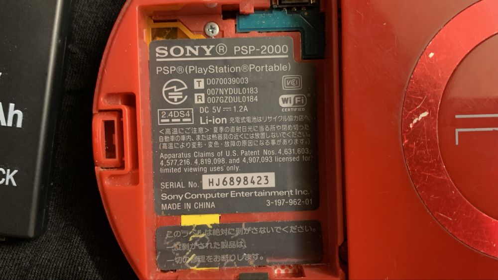 Продам PSP-2000 (Red)