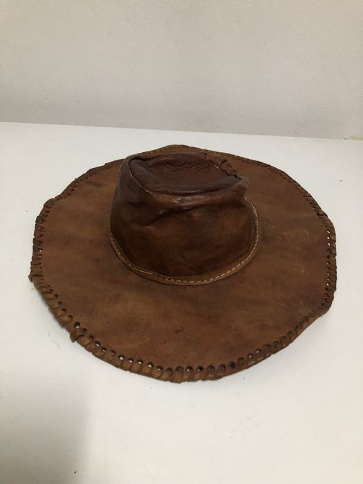 Chapéu antigo em couro