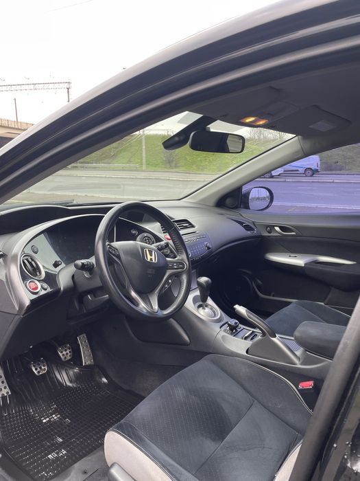 Honda Civic 5d 8 поколение