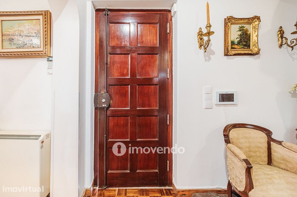 Quinta isolada T3+1 com áreas amplas e terreno de 2022m², em Colares