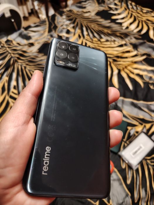 Smartfon Realme 8 pro duży zestaw