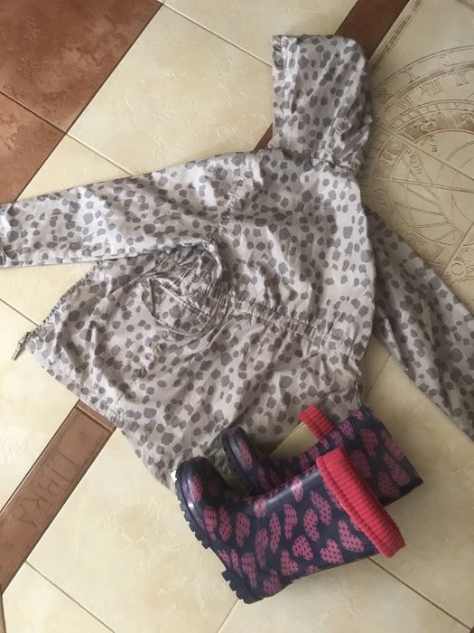 Дощовик та гумові чобітки