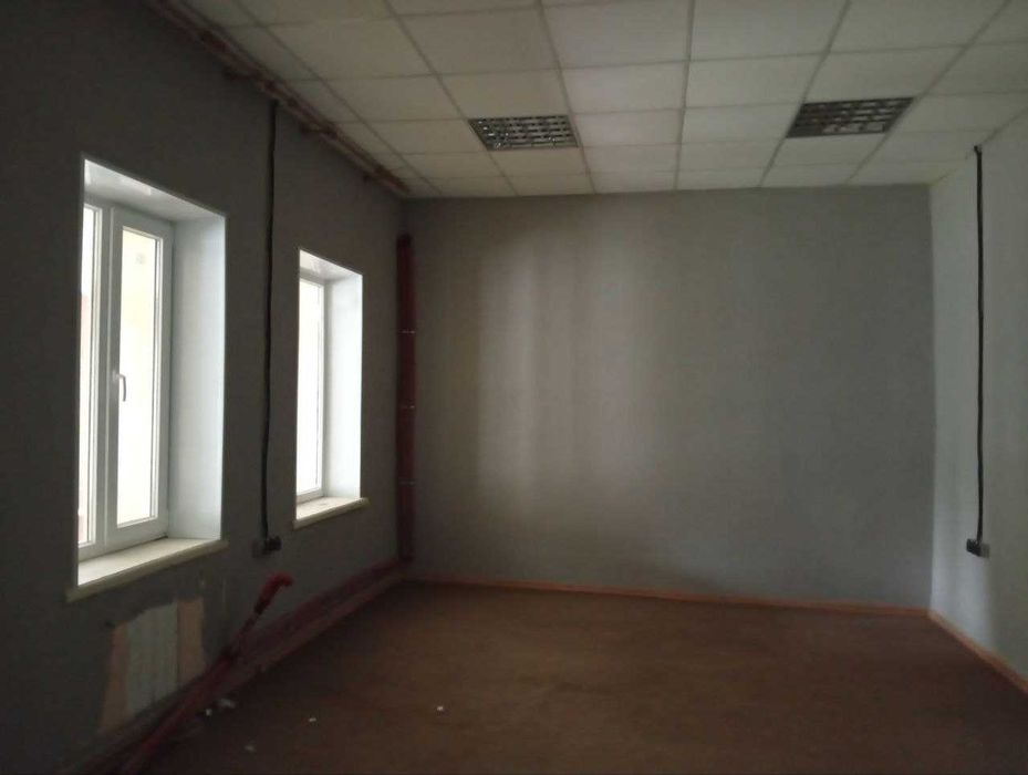 Отдельное здание, центр города с парковкой