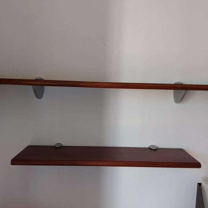 2 prateleiras  em madeira com 120 cm e 80 cm