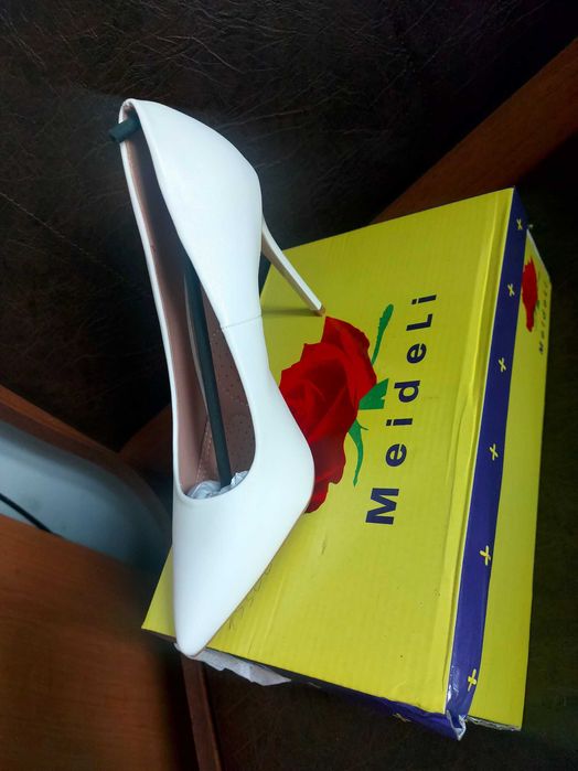 Туфлі на шпильці