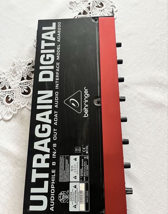 Behringer ada8200