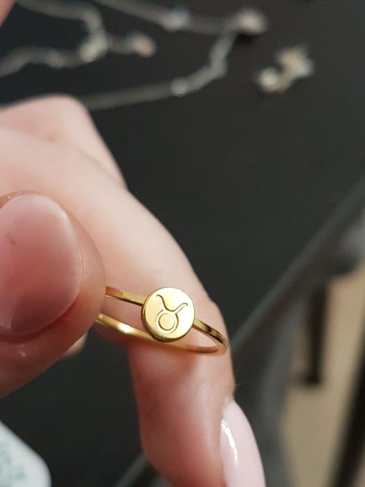 Pierścionek URODZINY MAJ BYK złoty stal chirurgiczna srednica 18mm zod