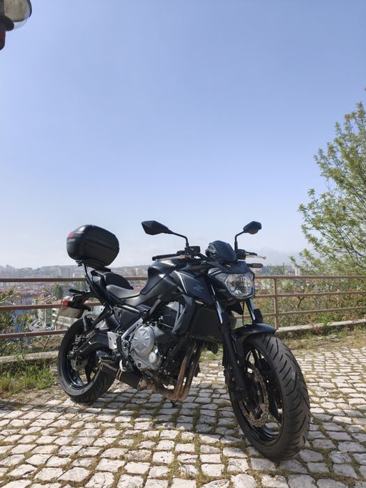 Kawasaki Z650 (2017) | 31.700 km | Muitos Extras | Pronta a andar