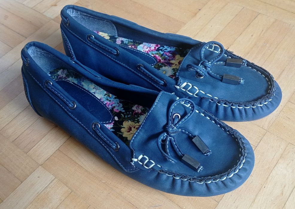Granatowe mokasyny